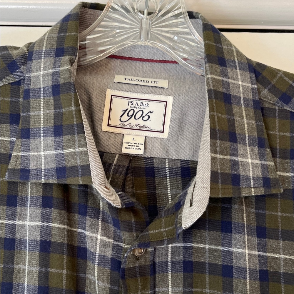 Jos. A. Bank 1905 tailored fit long sleeve lightweight flannel shirt